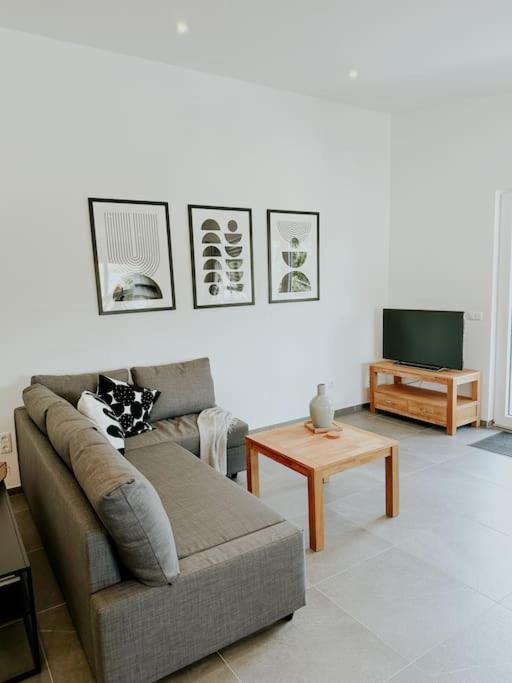 Apartment 100 Qm Im Weindorf - Balkon/Garage Aspisheim ภายนอก รูปภาพ