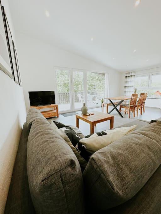 Apartment 100 Qm Im Weindorf - Balkon/Garage Aspisheim ภายนอก รูปภาพ