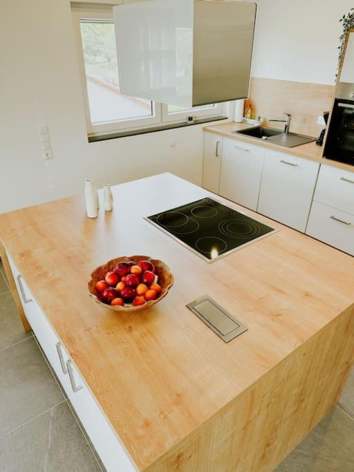 Apartment 100 Qm Im Weindorf - Balkon/Garage Aspisheim ภายนอก รูปภาพ