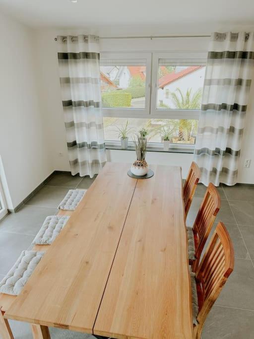 Apartment 100 Qm Im Weindorf - Balkon/Garage Aspisheim ภายนอก รูปภาพ